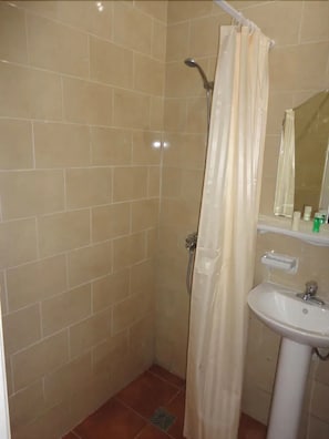 Dutxa, articles de tocador gratuïts i tovalloles