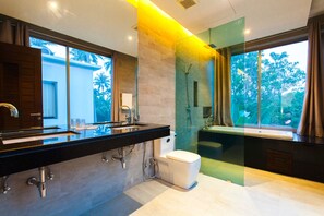 Executive Villa | Bathroom | Separate tub and shower, jetted tub, hair dryer, towels - Chocolate Villa (Rawai)