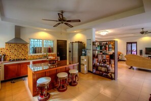 Deluxe Villa | Private kitchen | Full-size fridge, microwave, oven, stovetop - Pommard Villa (Rawai)