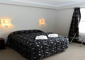 Een strijkplank/strijkijzer, extra bedden, gratis wifi, beddengoed