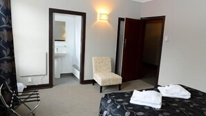 Chambre, salle de bain privée (Queen )