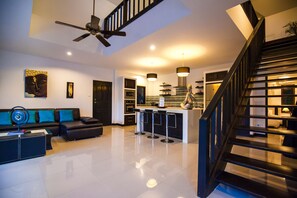 Televisión de pantalla plana y reproductor de DVD 