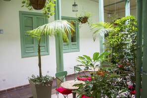 Courtyard - Hotel Casa De La Vega (Bogotá)