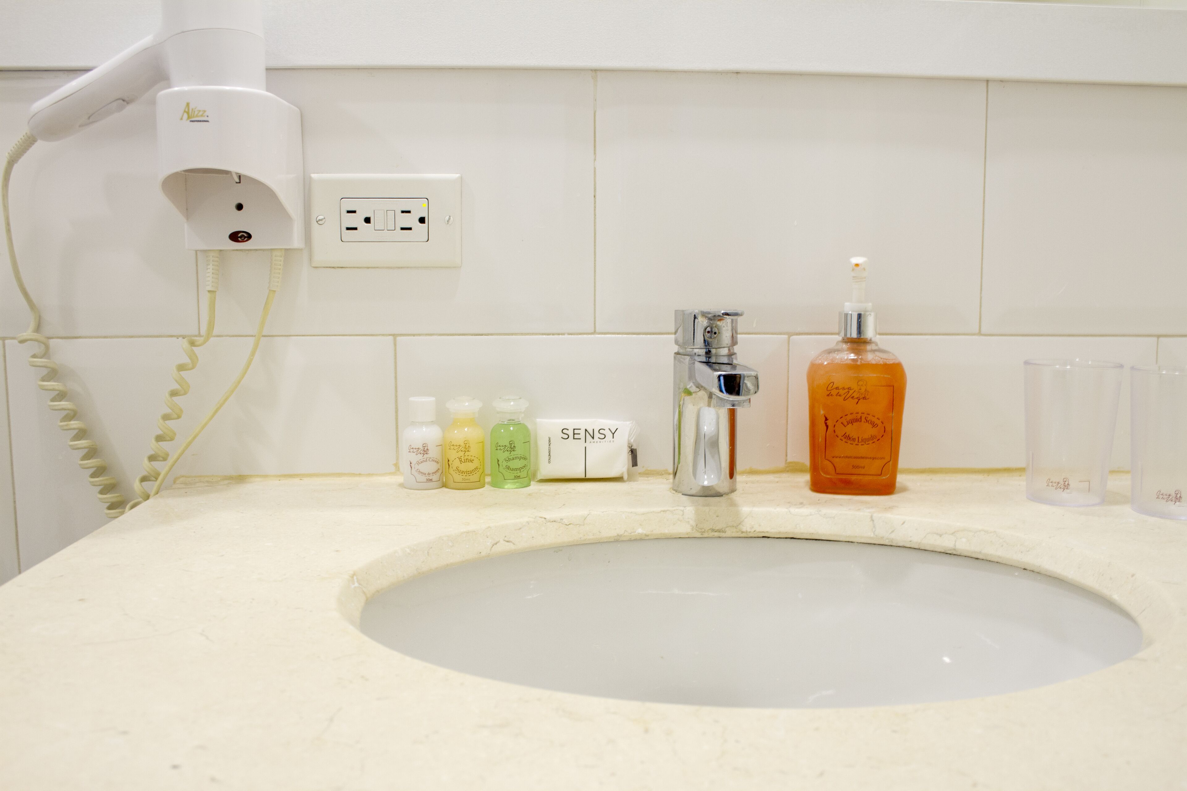 suite, 1 queen bed with sofa bed | bathroom | shower, free toiletries, hair dryer, towels