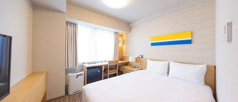 Chambre Double, non-fumeurs (For 2 People) | Couette en duvet d'oie, bureau, rideaux occultants