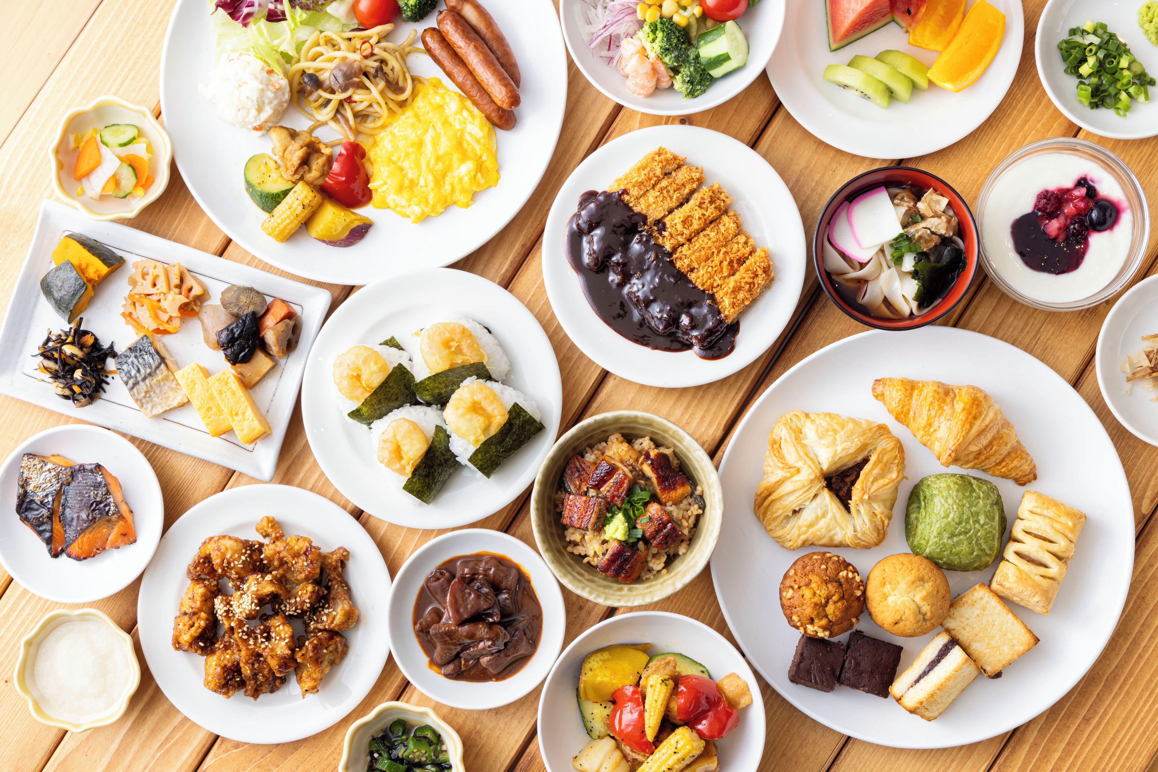 Se ofrece un desayuno bufé (2000 JPY por persona)