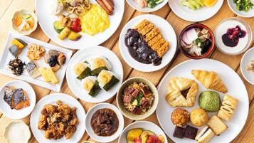 Daily buffet breakfast (JPY 2000 per person)