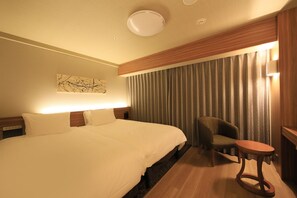 Twin Room, Non Smoking | Gebar bulu kapas, meja, langsir/tirai gelap terus, kalis bunyi 
