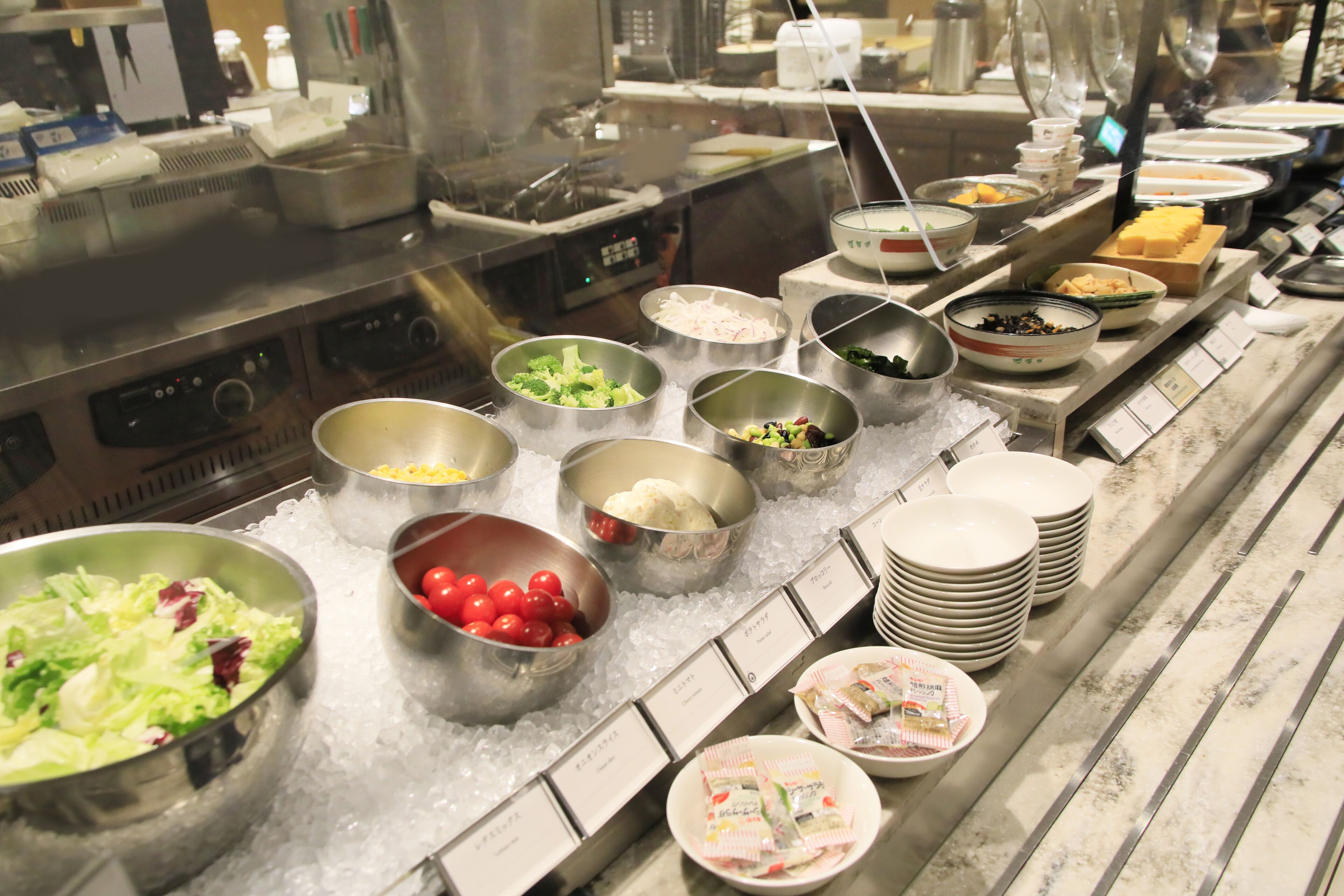 daily buffet breakfast (jpy 2000 per person)