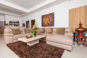 Executive Villa | Living area | 32-inch flat-screen TV with cable channels, TV, DVD player