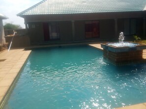 Outdoor pool - Royal Olympia Lodges and Safaris (Livingstone)