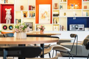 Lobby sitting area - LNCommunity (Guangzhou)