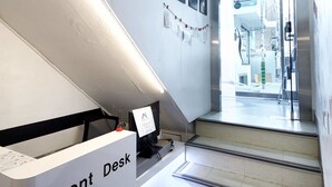 Reception - Jun Guest House - Hostel (Seoul)