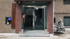 Property entrance - Jun Guest House - Hostel (Seoul)