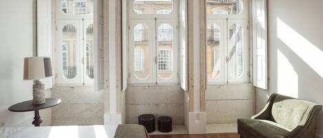 Habitación doble superior | Cortinas blackout, camas extra, wifi gratis y ropa de cama