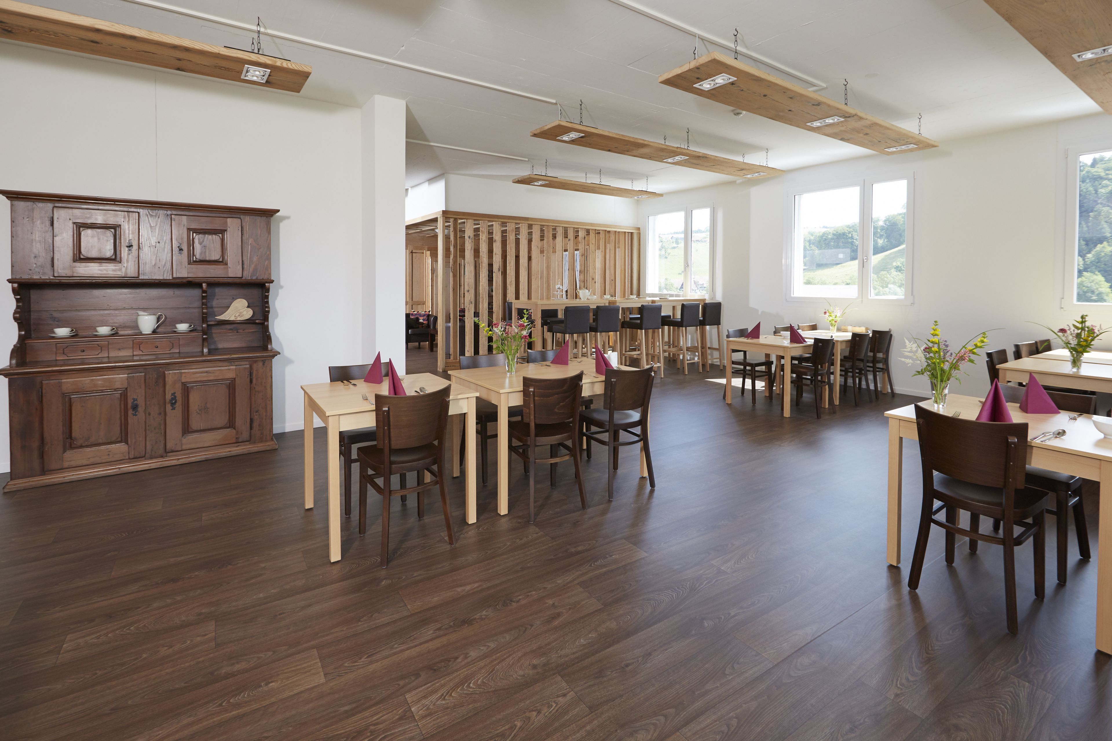 Petit déjeuner buffet (12 CHF par personne)