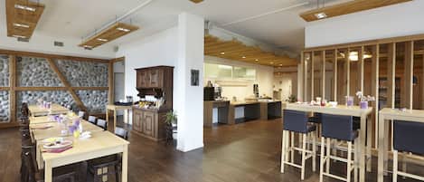 Desayuno buffet (CHF 12 por persona)