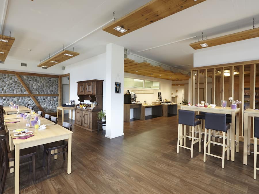 Desayuno buffet diario (CHF 12 por persona)