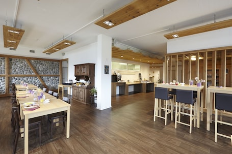 Desayuno buffet (CHF 12 por persona)