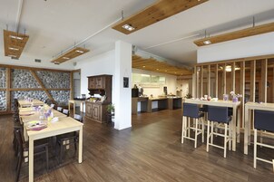 Desayuno buffet todos los días (con cargo)