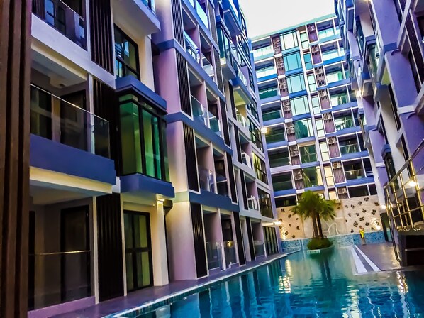 Outdoor pool, pool umbrellas, sun loungers