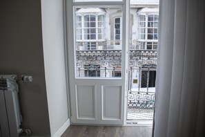 Kahden hengen superior-huone (yksi tai kaksi sänkyä) | Työpöytä, äänieristys, ilmainen Wi-Fi