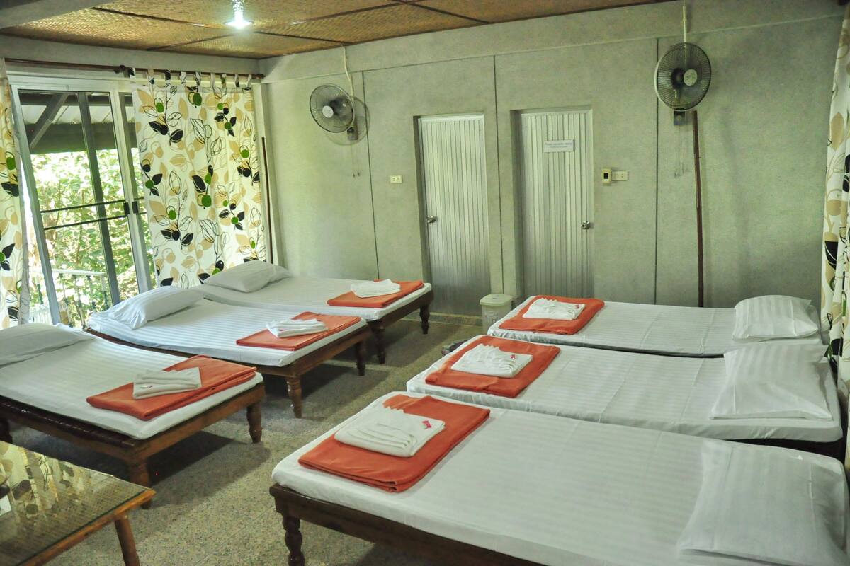 6 Beds Domitory | 책상, 다리미/다리미판, 간이 침대, 무료 WiFi