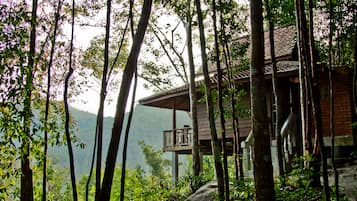 Twin Room Wooden Cottage | Desk, iron/ironing board, rollaway beds, free WiFi