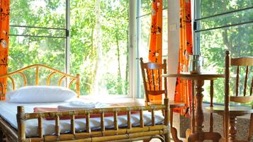 Standard Twin | Meja kerja, setrika/meja setrika, dan tempat tidur lipat/tambahan