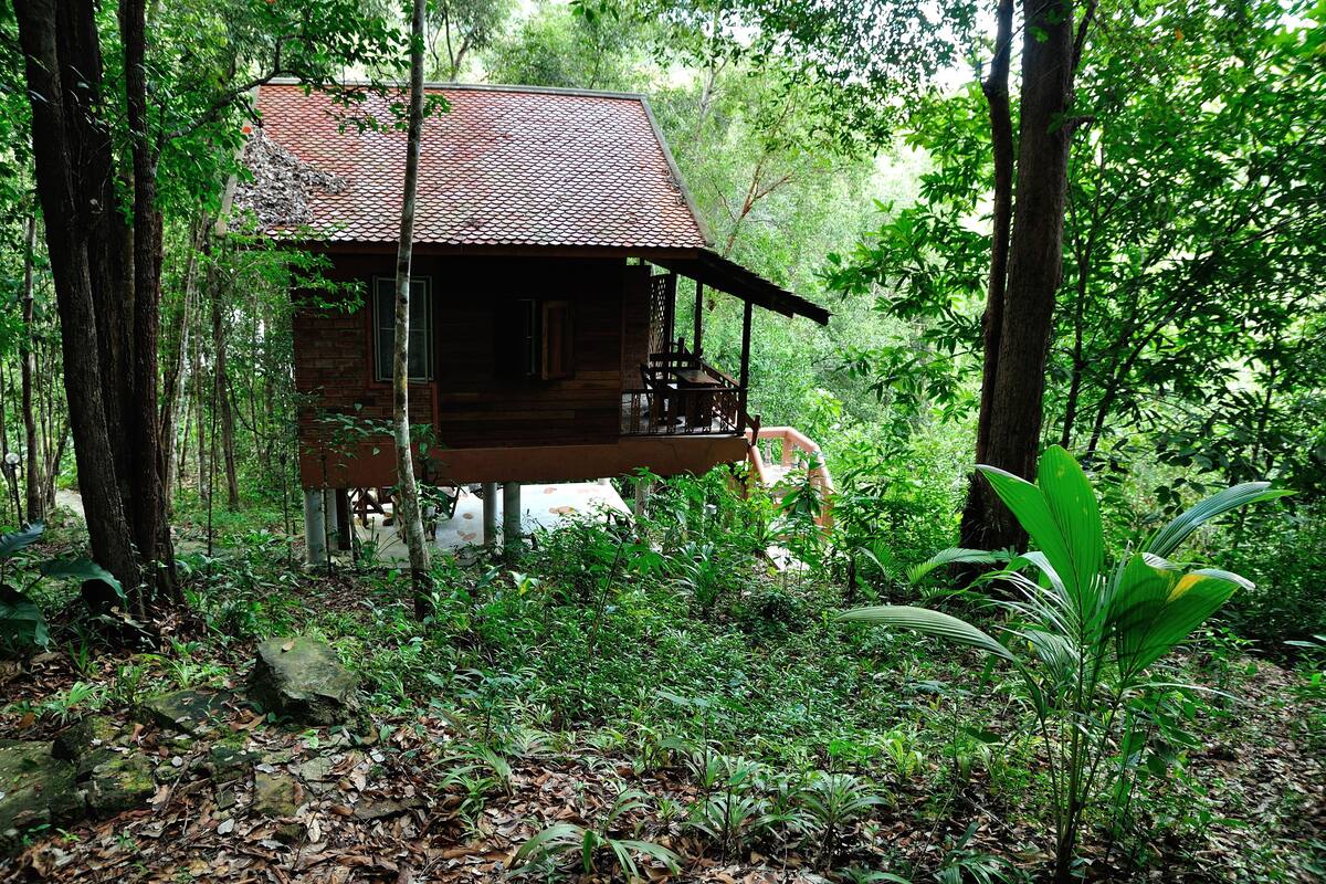Single Room Wooden Cottage | 욕실 | 무료 세면용품, 타월