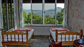 Desk, iron/ironing board, rollaway beds, free WiFi