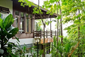 16 Beds Domitory | Bathroom | Free toiletries, towels - Chestnut Hill Eco Resort (Hat Yai)