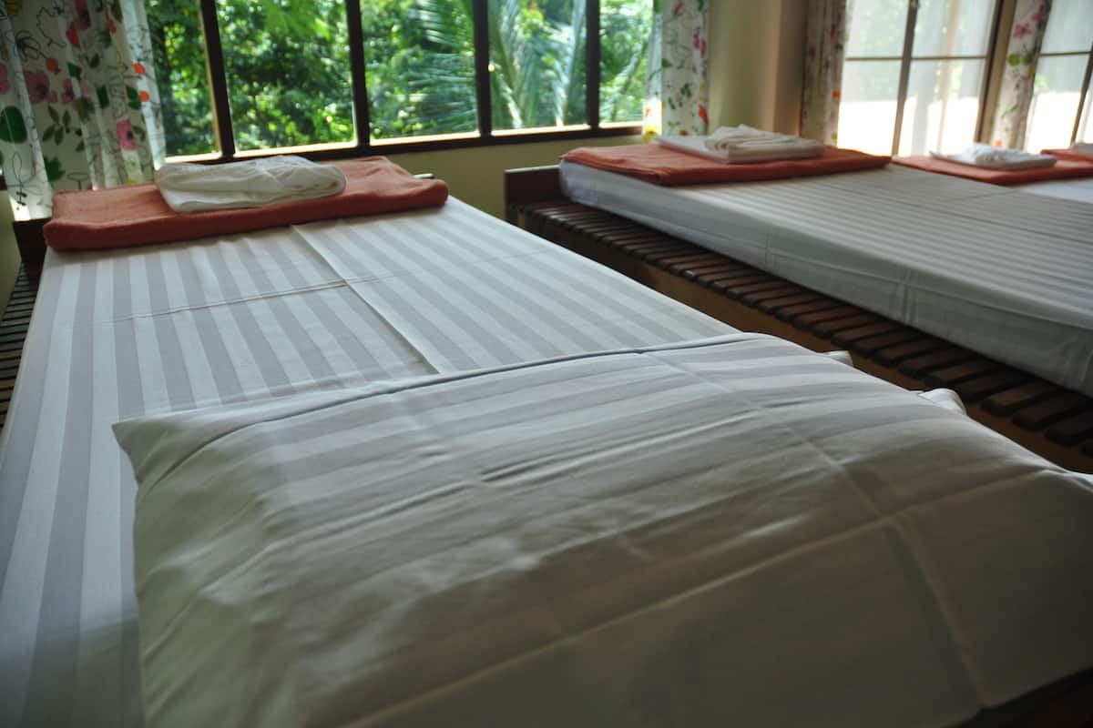 16 Beds Domitory