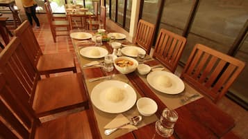 Sarapan Ala Inggris setiap hari (THB 150 per orang)