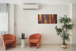 Lobby sitting area - Sunny Beach Residence (Pattaya)