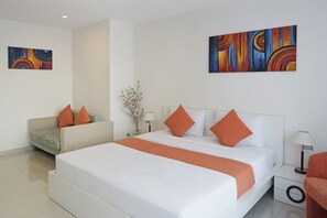 Deluxe Room | Minibar, in-room safe, desk, blackout curtains - Sunny Beach Residence (Pattaya)