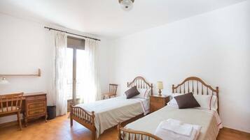 Casa, 4 habitaciones | 4 dormitorios, ropa de cama de alta calidad, escritorio