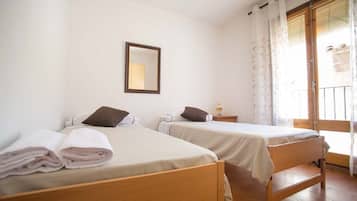 House, 4 Bedrooms | 4 bedrooms, premium bedding, desk, iron/ironing board