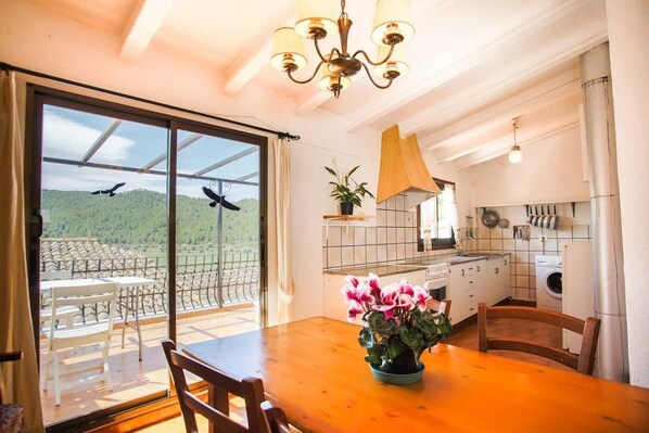 House, 4 Bedrooms | In-room dining - Ca l'Ester (Caseres)