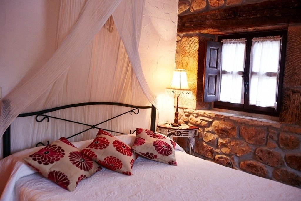 Habitación con 1 cama matrimonial o 2 individuales | Ropa de cama de alta calidad, insonorización y wifi gratis 