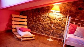 Junior suite | Luxe beddengoed, geluiddichte muren, gratis wifi, beddengoed