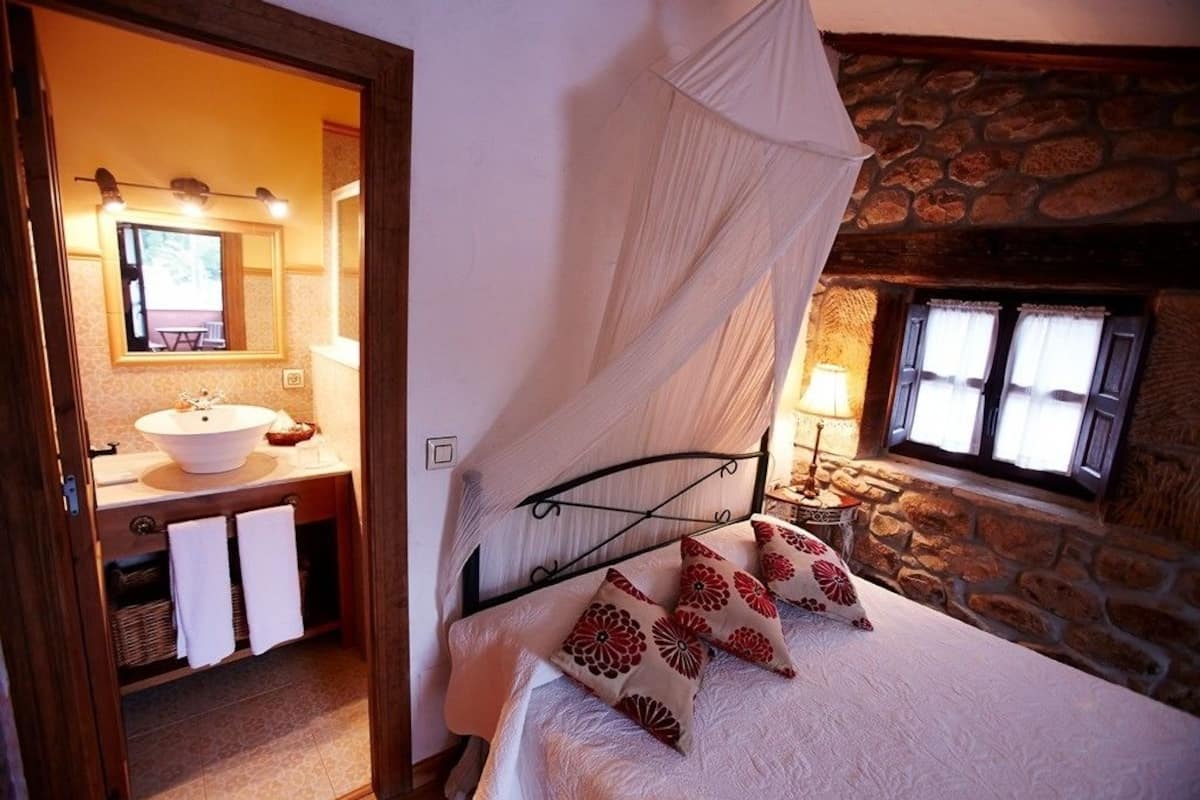 Camera con letto matrimoniale o 2 letti singoli | Biancheria da letto di alta qualità, insonorizzazione, Wi-Fi gratuito