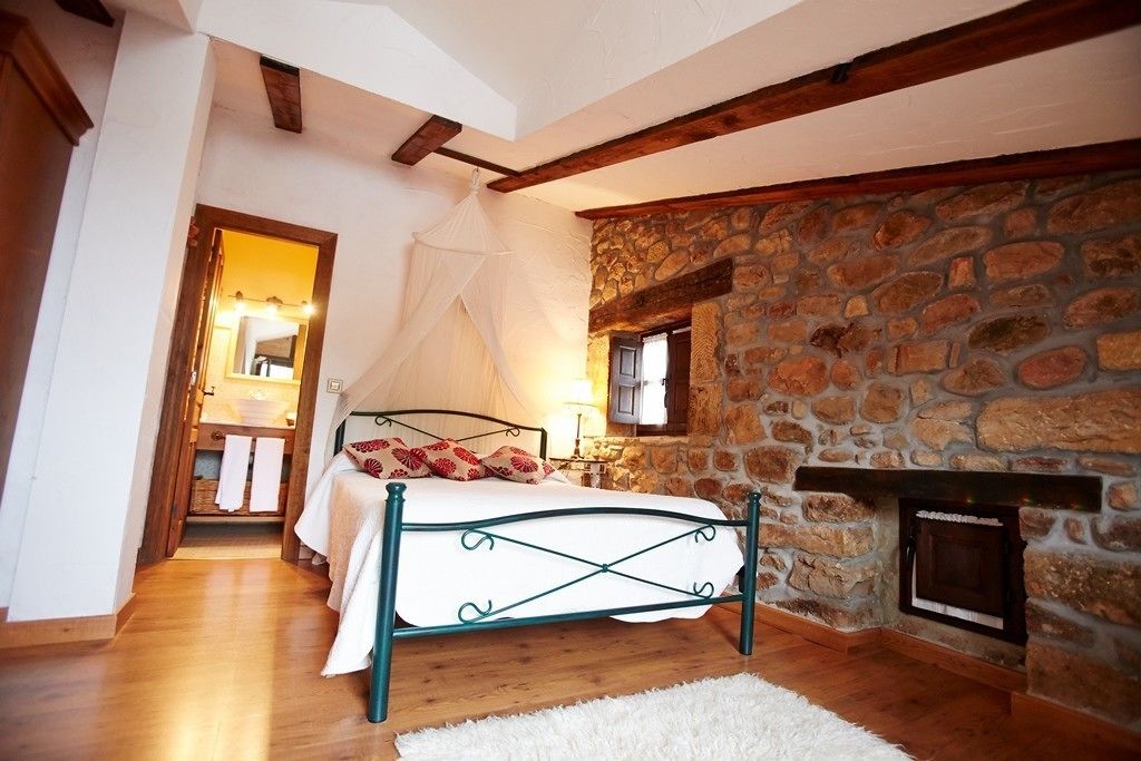 Habitación con 1 cama doble o 2 individuales | Ropa de cama de alta calidad, sistema de insonorización, wifi gratis