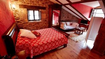 Junior suite | Luxe beddengoed, geluiddichte muren, gratis wifi, beddengoed