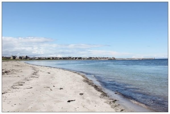 Una spiaggia nelle vicinanze