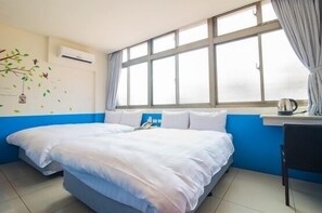 Escritorio, cortinas blackout y wifi gratis 