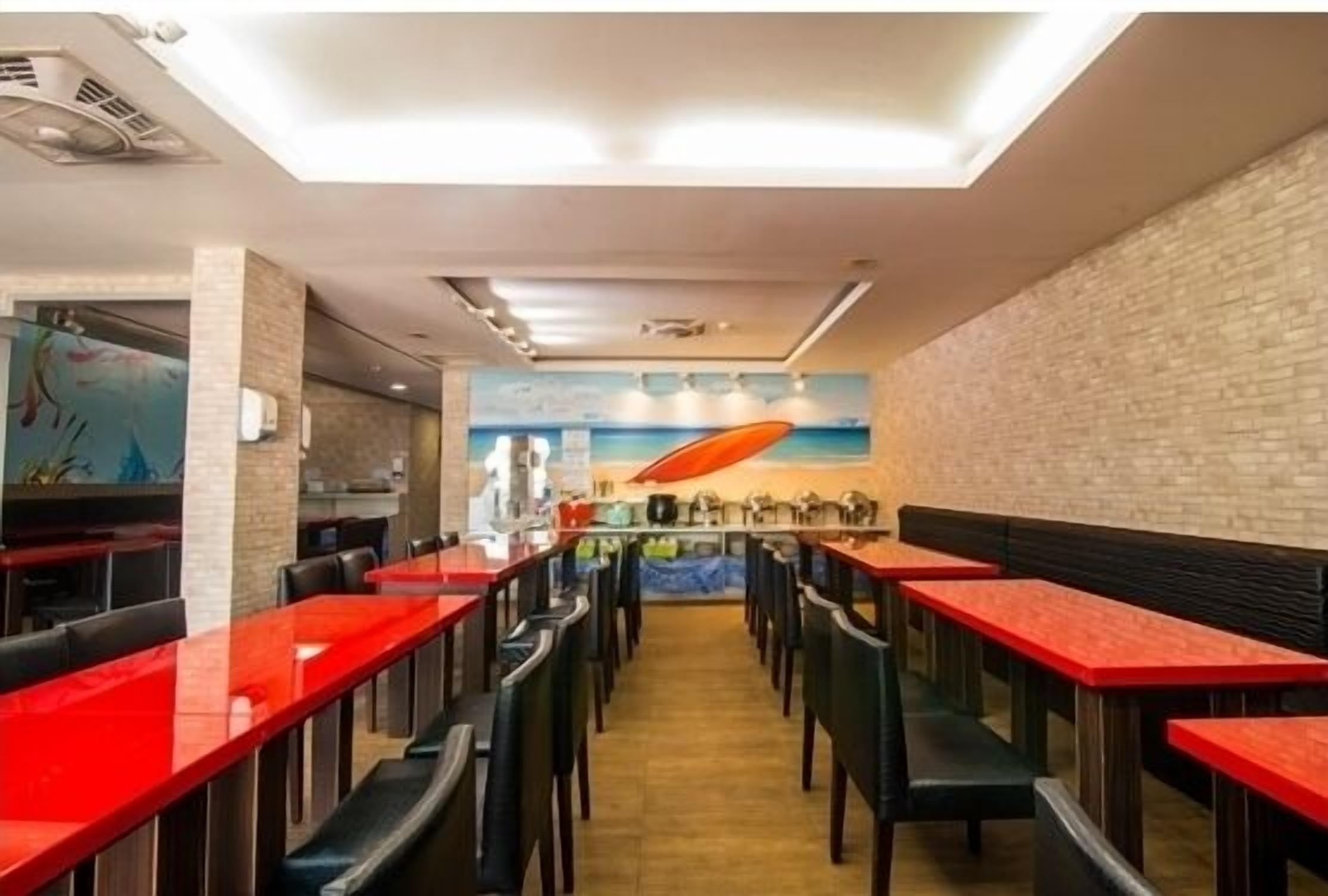 含每日吃到飽自助式早餐