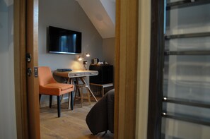 Habitació doble estàndard, 1 llit doble (Room Only) | Roba de llit d'alta qualitat i decoració individual 