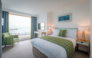 Classic Suite, 2 Bedrooms, Balcony, Sea View | 1 bedroom, in-room safe, iron/ironing board, free cribs/infant beds