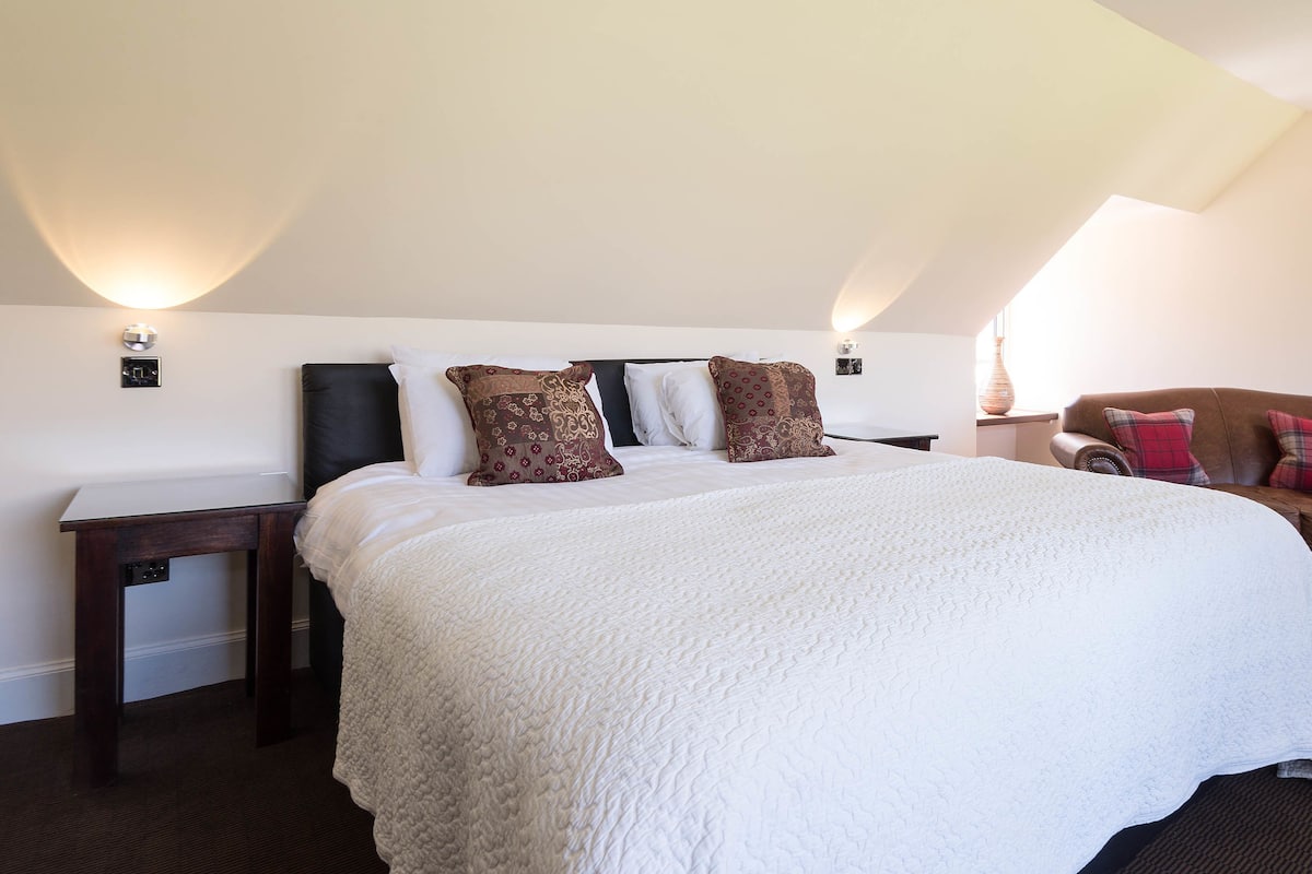 Superior kamer, 1 kingsize bed, uitzicht op meer | Luxe beddengoed, een strijkplank/strijkijzer, extra bedden, gratis wifi